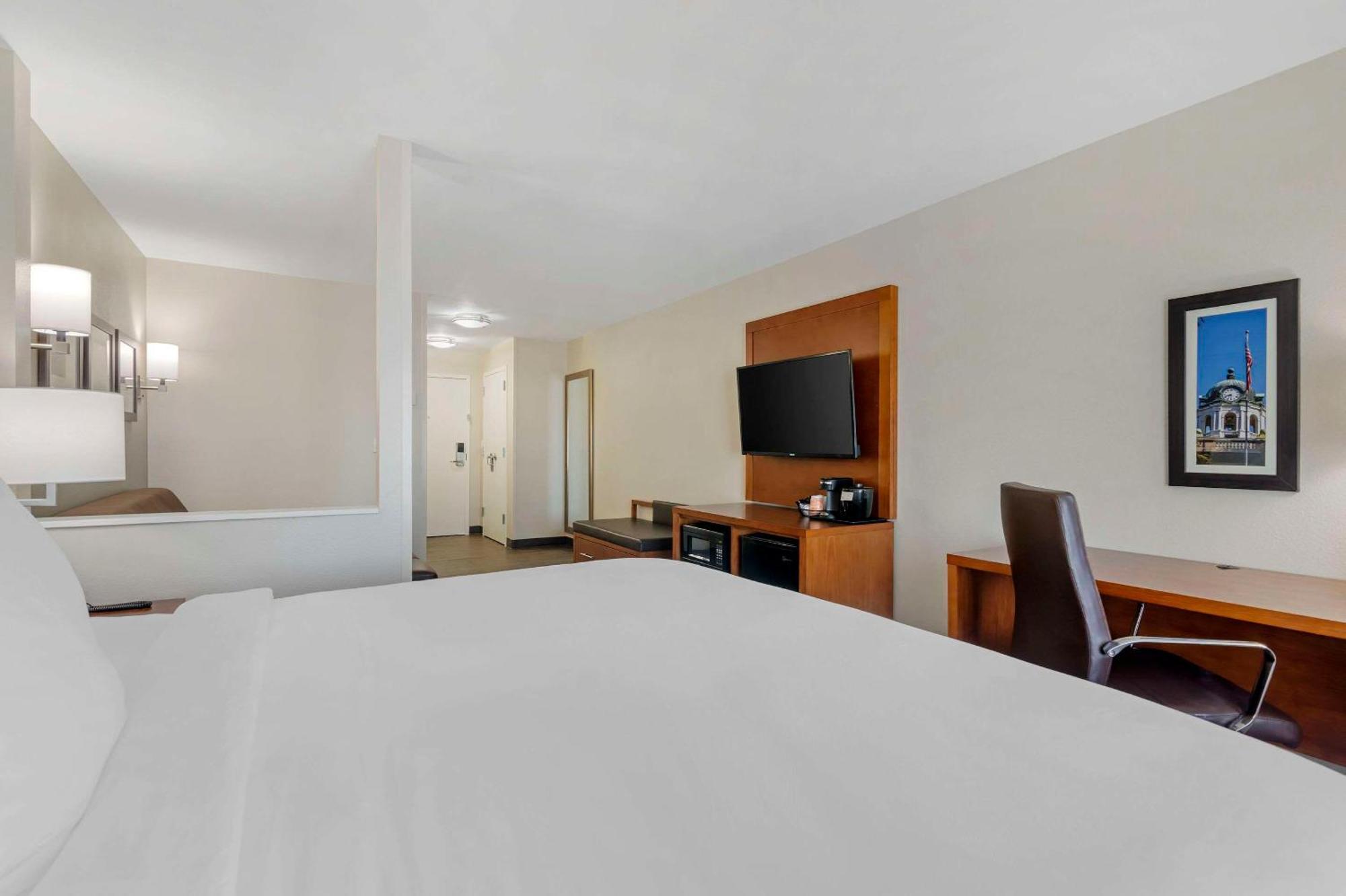 Comfort Inn & Suites Brunswick Buitenkant foto