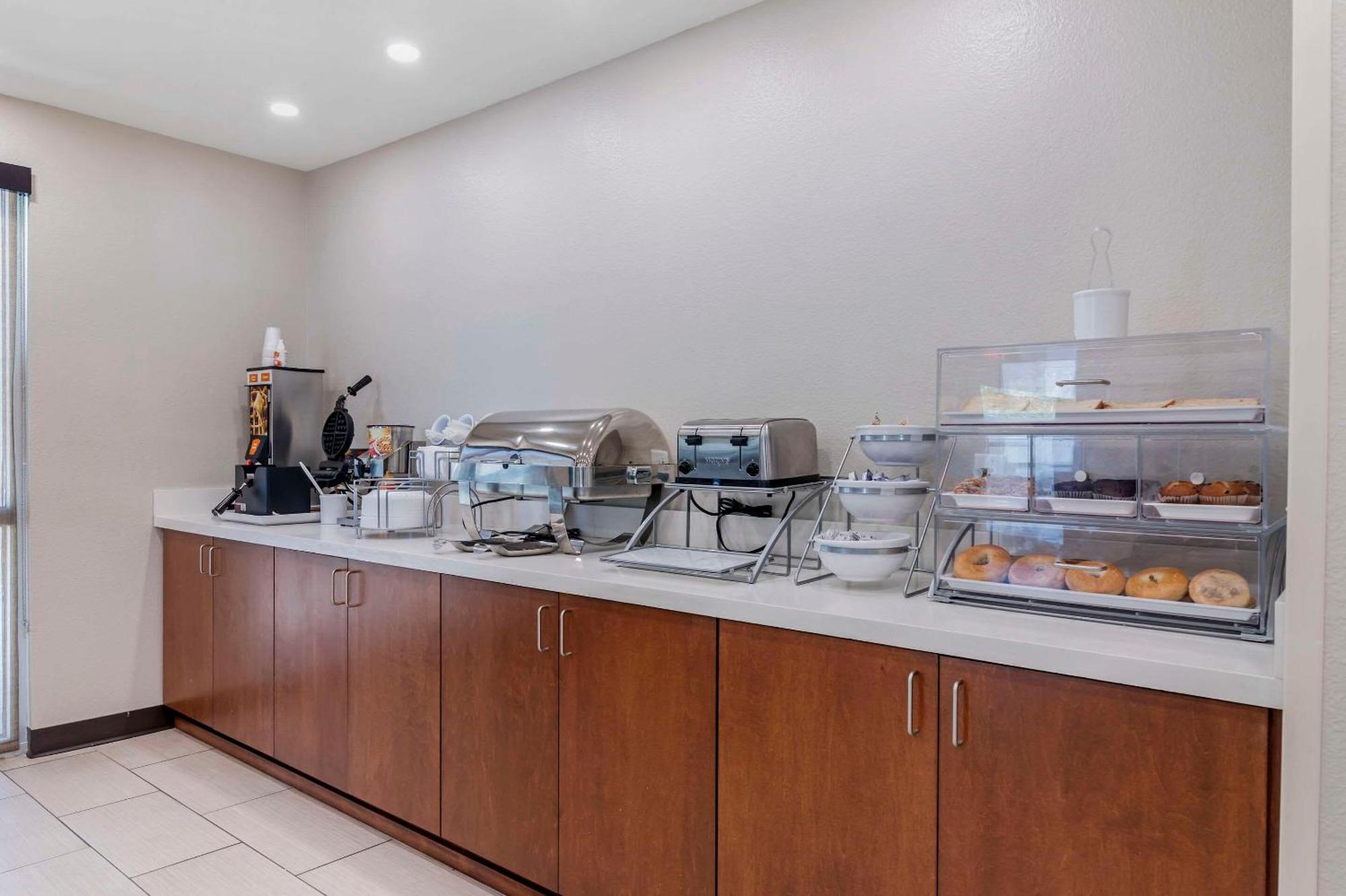 Comfort Inn & Suites Brunswick Buitenkant foto