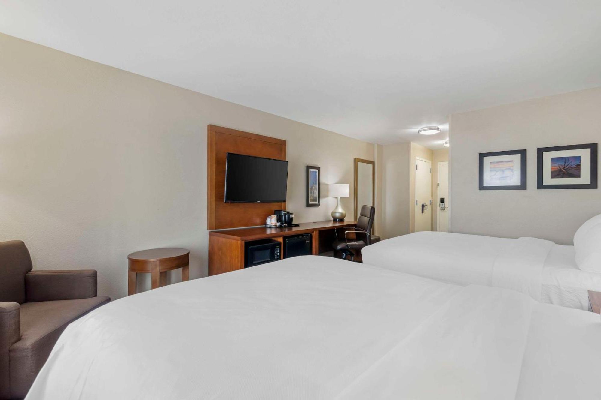 Comfort Inn & Suites Brunswick Buitenkant foto