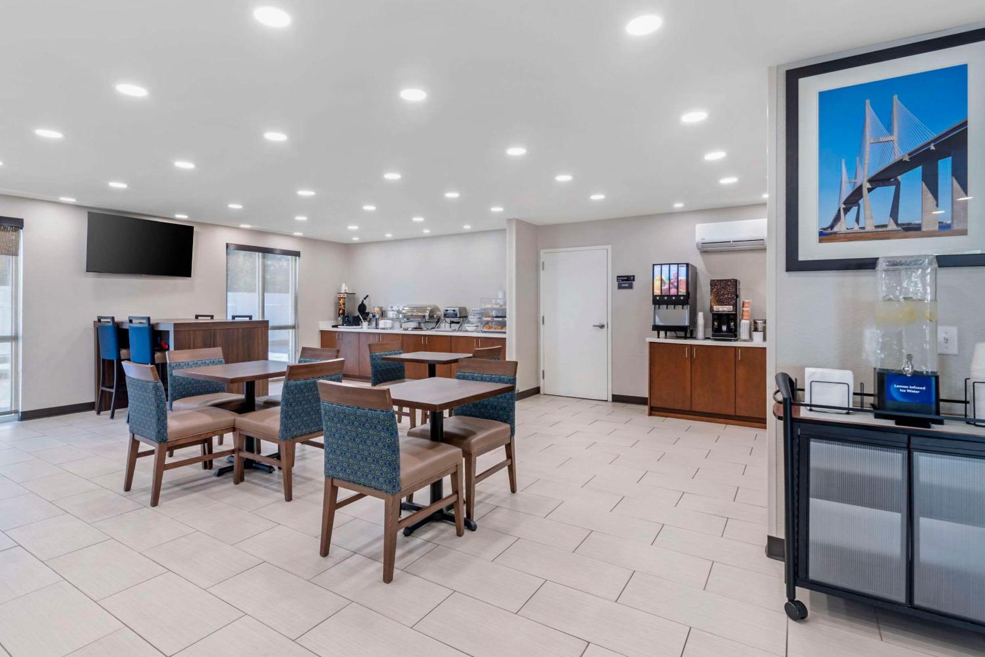 Comfort Inn & Suites Brunswick Buitenkant foto