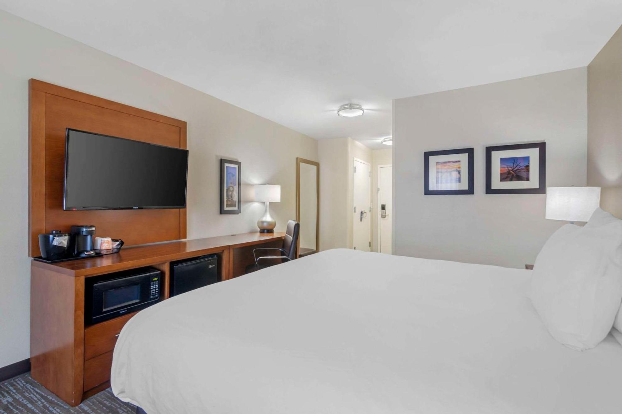 Comfort Inn & Suites Brunswick Buitenkant foto