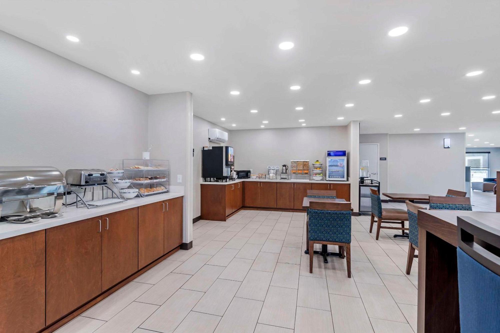 Comfort Inn & Suites Brunswick Buitenkant foto
