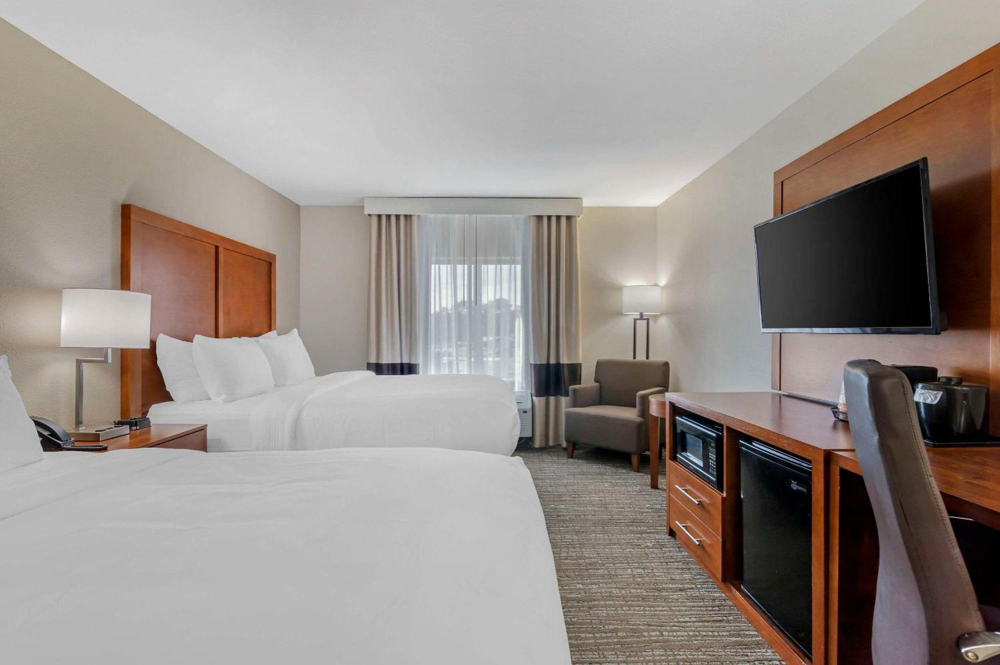 Comfort Inn & Suites Brunswick Buitenkant foto