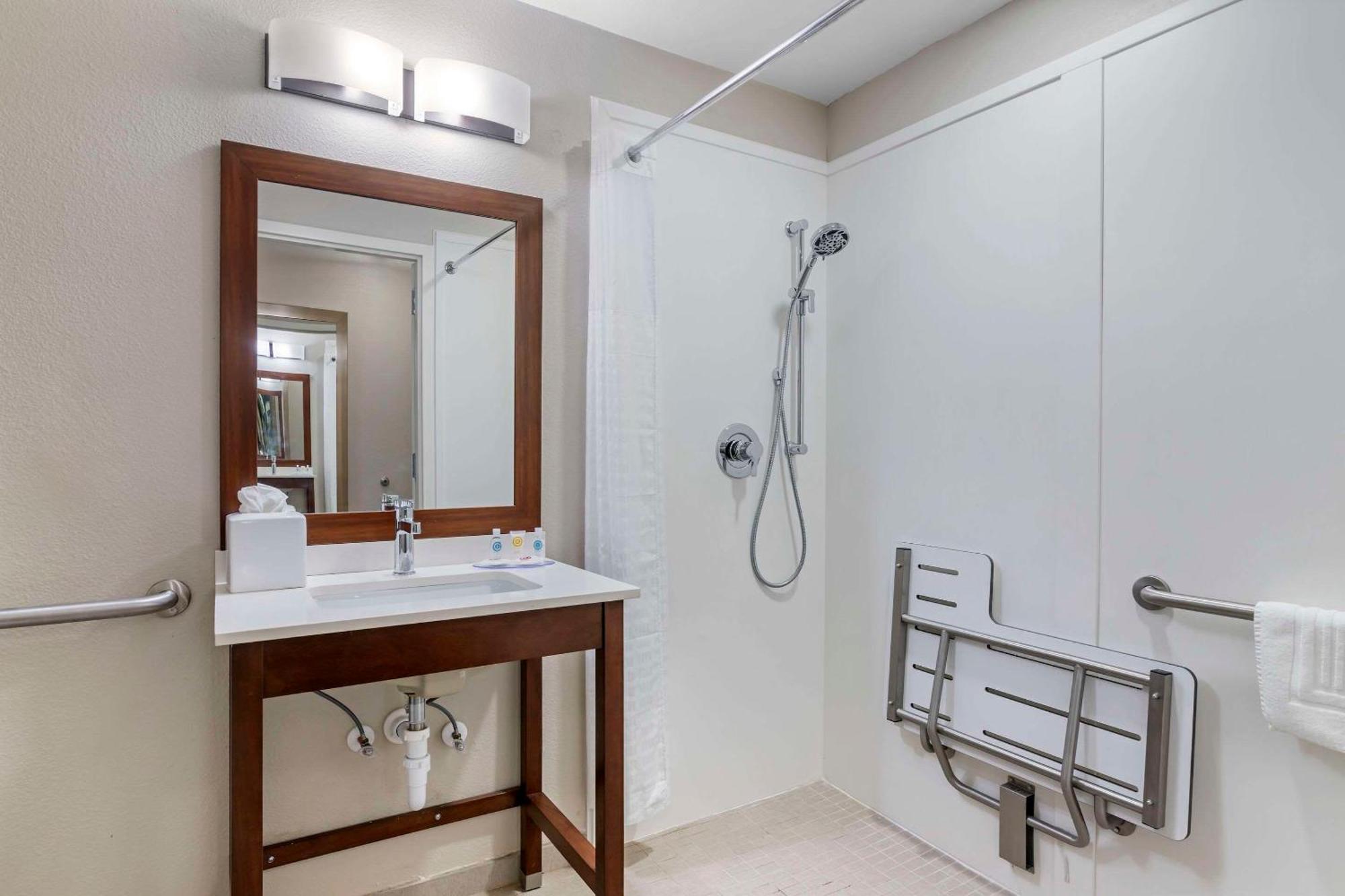 Comfort Inn & Suites Brunswick Buitenkant foto