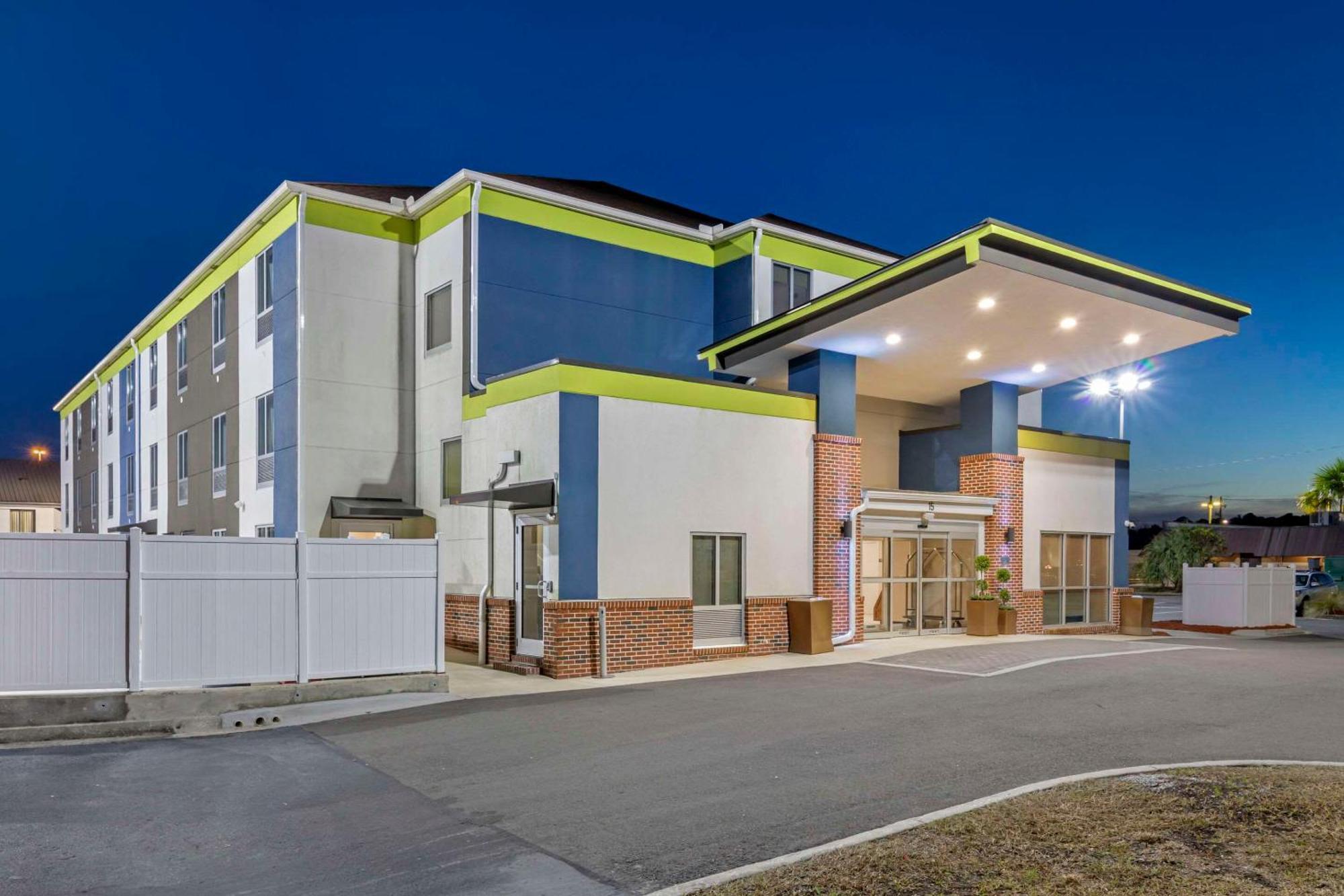 Comfort Inn & Suites Brunswick Buitenkant foto